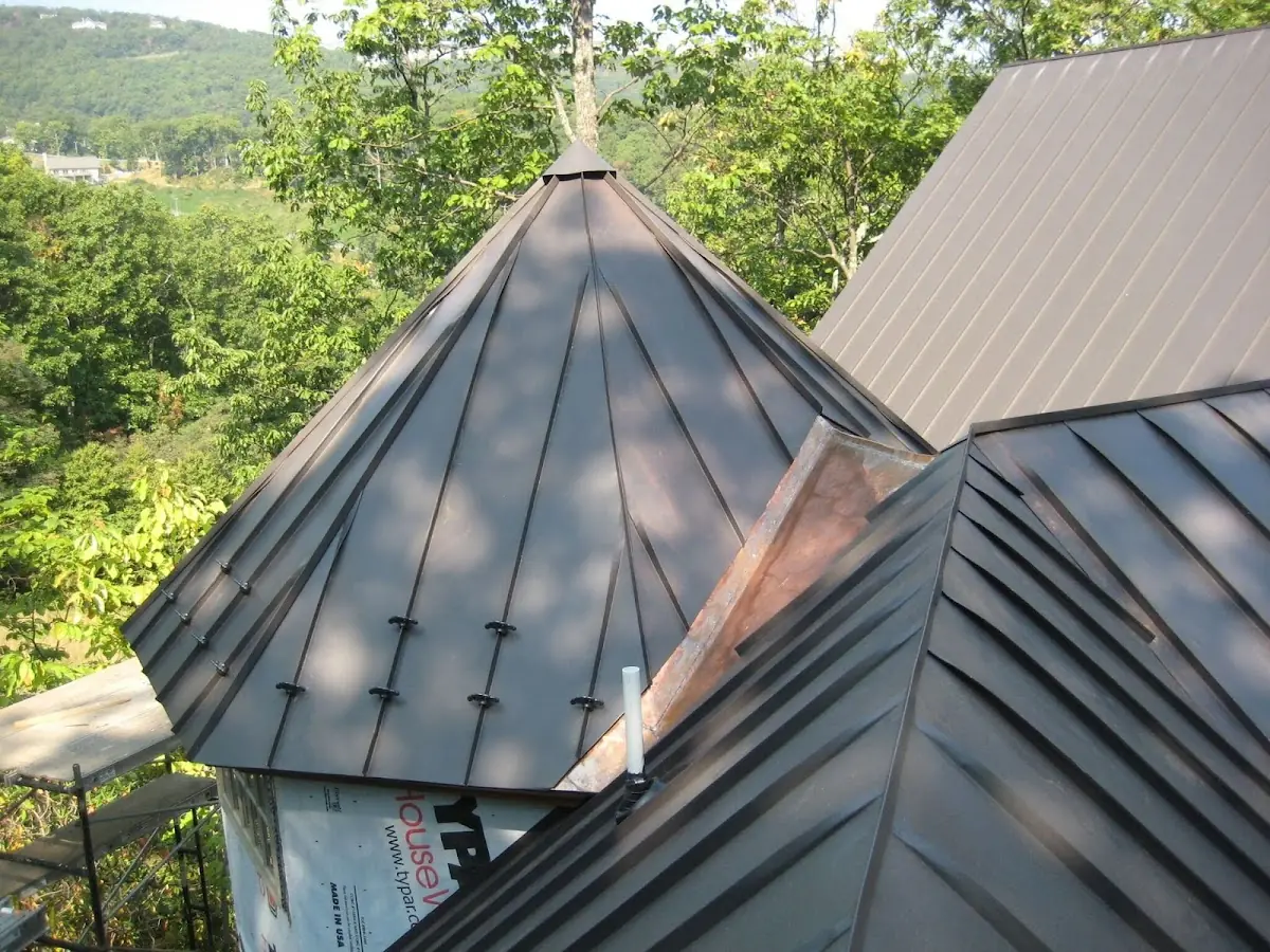 Professional Roof Tarp Installation by Craftsman Roofing in Merrywood